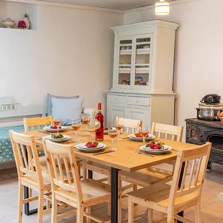 Villa Dellaporta's Makriotika