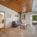 Willa Dellaporta's